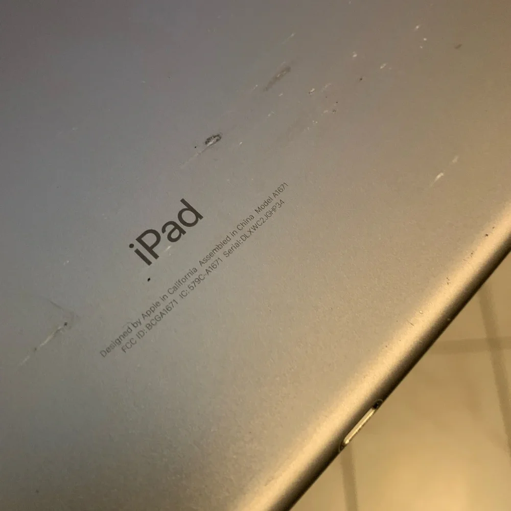 Apple IPad 1st Generation - 512MB - Picture 7 of 8